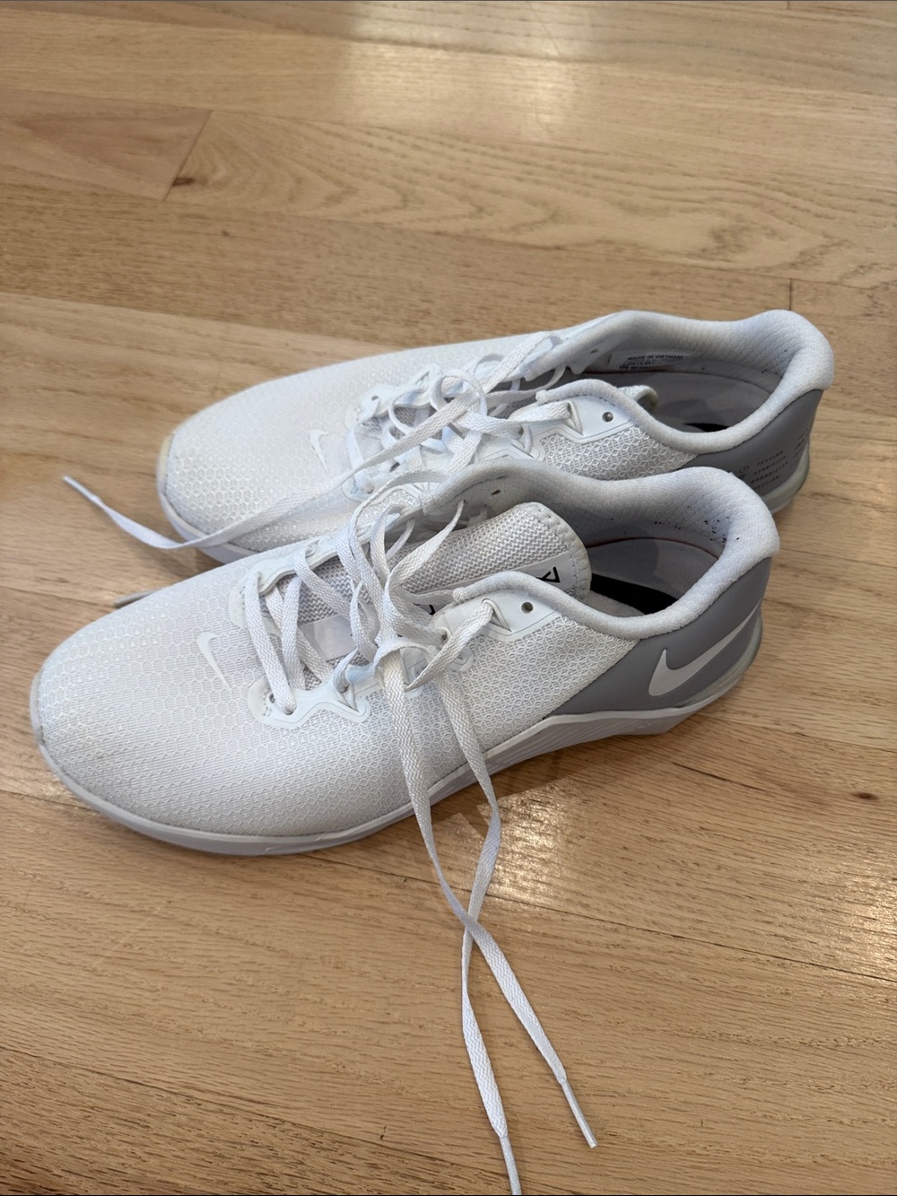 Nike Metcon White and Gray Low-Top Training Shoes